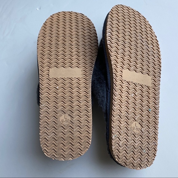 Women’s GRAY FUZZY SLIPPERS winter slides mules - Picture 4 of 8